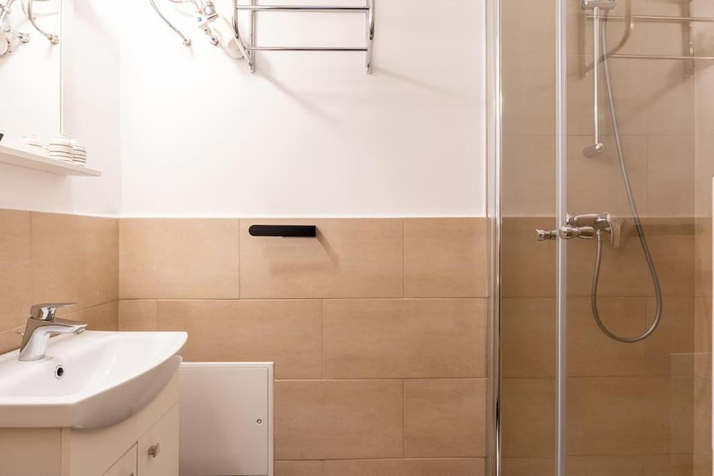 Practical 1Br Flat By Center By Hm Viena Exterior foto
